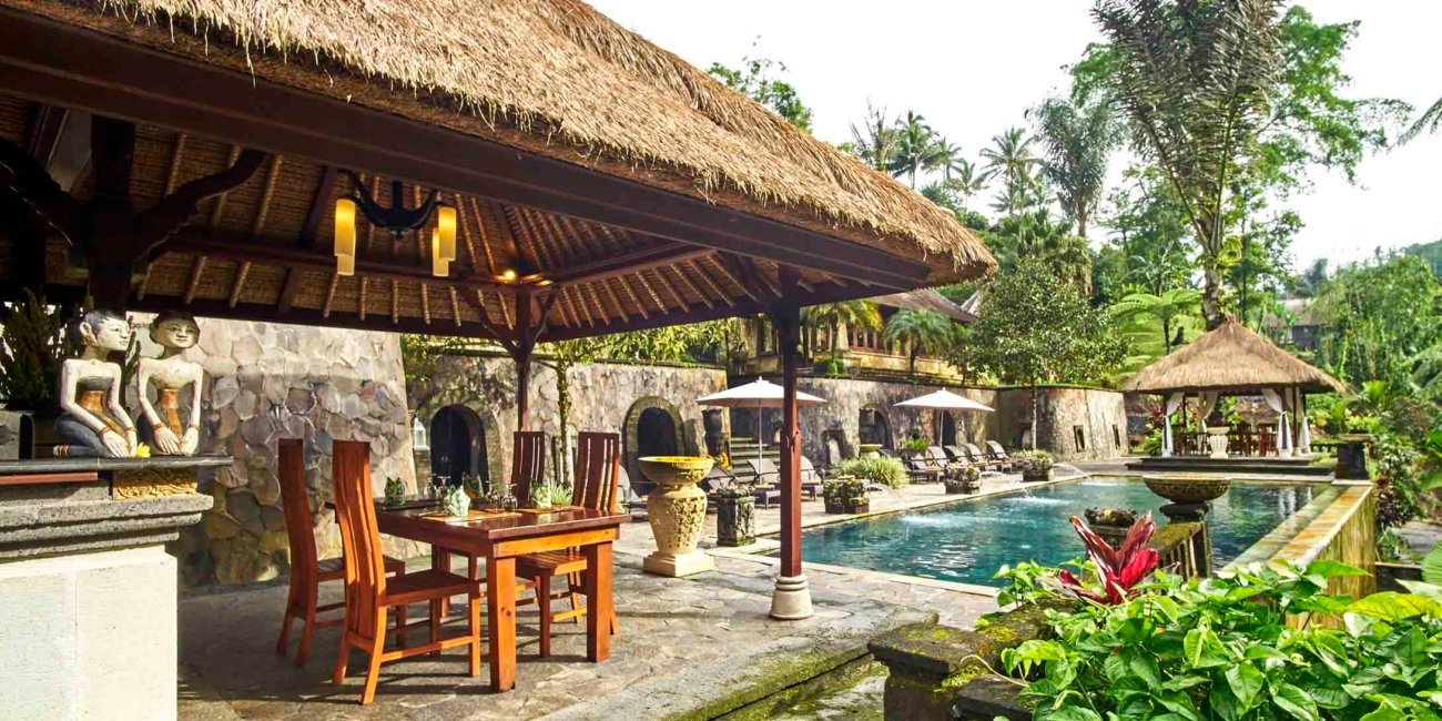 Poolside cafe